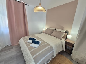 2 chambres, bureau, accĂšs Internet, draps fournis