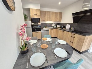 Réfrigérateur, micro-ondes, four, lave-vaisselle