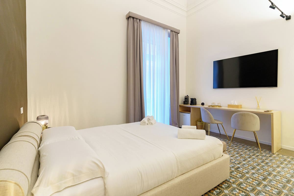 Junior Suite, Balcony, City View