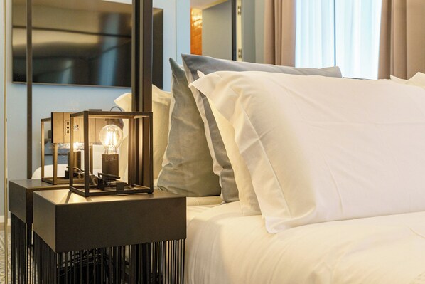 Deluxe Suite, City View