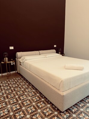 Suite junior, balcón, vista a la ciudad | Escritorio y wifi gratis