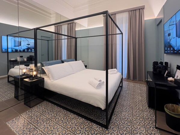 Deluxe Suite, City View