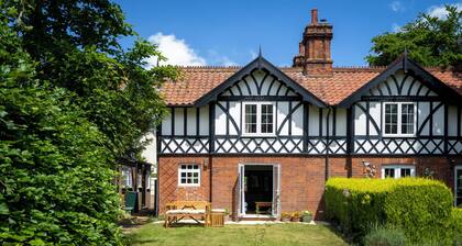 Family & Dog-Friendly 3BR/2BA Suffolk Cottage, Gardens – Near Coast & Castles