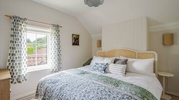 3 bedrooms, iron/ironing board, travel cot, WiFi