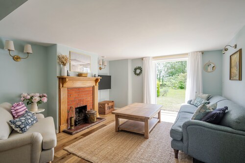 Family & Dog-Friendly 3BR/2BA Suffolk Cottage, Gardens – Near Coast & Castles