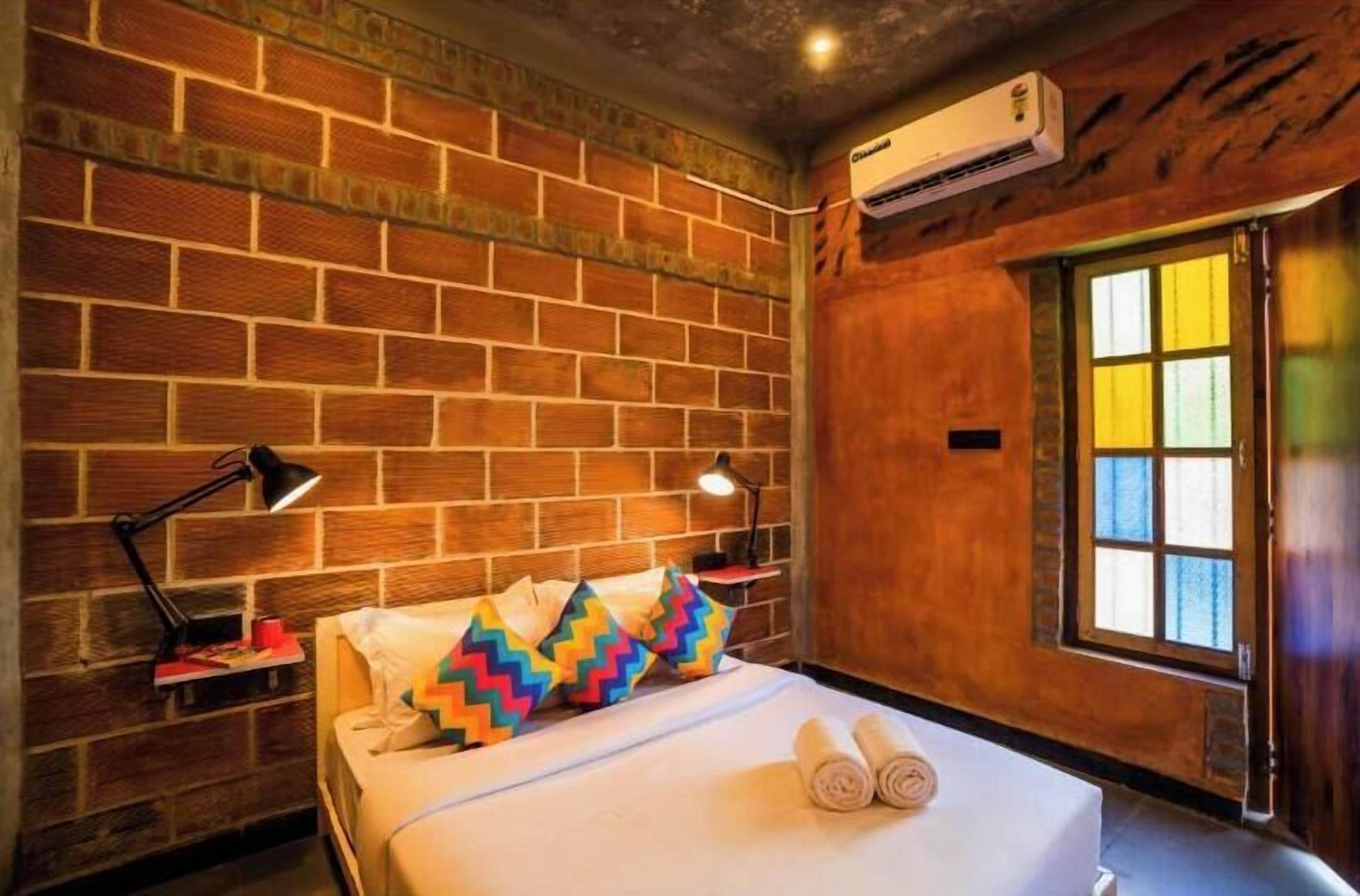 Deluxe Private AC Room with Ensuite Bathroom | Ilmainen Wi-Fi