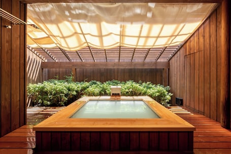 Artículos de tocador gratuitos, secador de pelo, toallas, shampoo