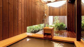 Habitación Premium, para no fumadores (w/ Hot Spring Open-Air Bath, Hibiki) | Baño | Amenidades de baño gratuitas, secadora de cabello, toallas, shampoo