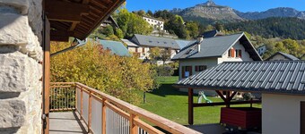 Spacious house ideally located. Confort + for 6 people, private parking 