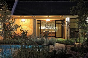 Exterior - Bel Ombre Hills, 2200m2 luxury property in upper Constantia (Cape Town)
