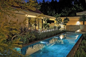 Outdoor pool, a heated pool