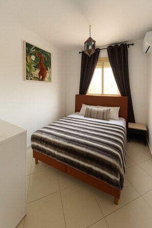 2 bedrooms, bed sheets