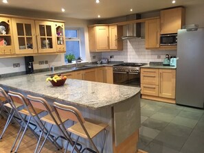 Micro-ondes, four, plaque de cuisson, lave-vaisselle