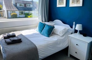 3 chambres, fer et planche à repasser, Wi-Fi, draps fournis