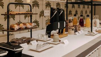 Frokostbuffé hver dag (EUR 15 per person)