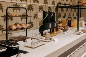 Tägliches Frühstücksbuffet gegen Gebühr