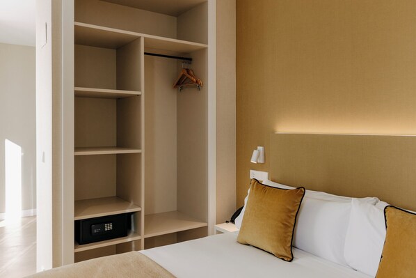 Junior-Suite | Zimmersafe, schallisolierte Zimmer, Bügeleisen/Bügelbrett