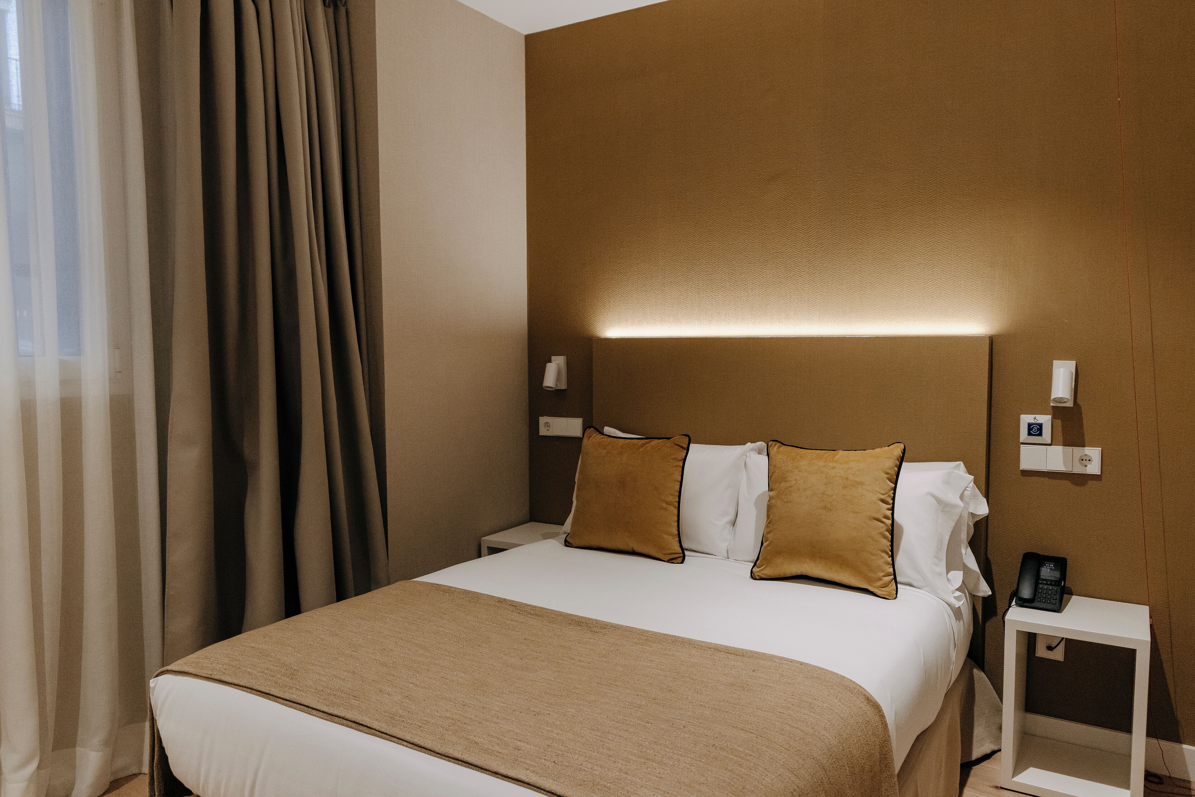 Yhden hengen huone, esteetön liikuntarajoitteisille | Tallelokero huoneessa, äänieristys, silitysrauta/-lauta, ilmainen Wi-Fi