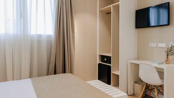 Double Room | In-room safe, soundproofing, iron/ironing board, free WiFi