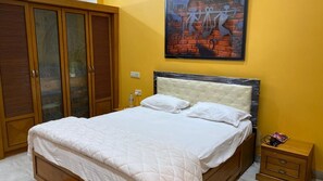Classic Villa, 4 Bedroom City View | Memory foam beds, in-room safe, iron/ironing board, free WiFi - Mithra Homes (Hyderabad)