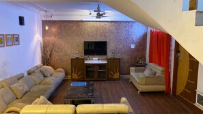 Villa Deluxe, 1 cama de matrimonio grande | Zona de estar | Una impresora