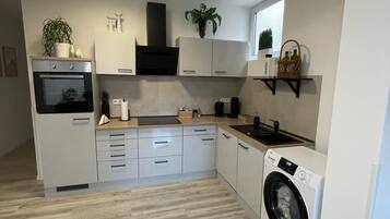 KĂŒhlschrank, Ofen, Herdplatte, GeschirrspĂŒler