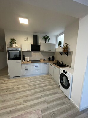 Køleskab, ovn, kogeplade, opvaskemaskine