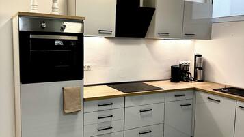 Kühlschrank, Ofen, Herdplatte, Geschirrspüler