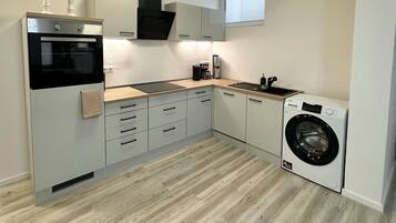 Kühlschrank, Ofen, Herdplatte, Geschirrspüler