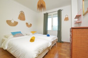 3 bedrooms, iron/ironing board, WiFi, bed sheets