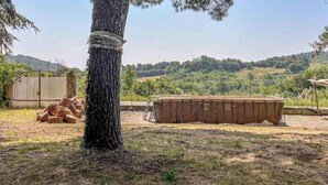 Bañera de hidromasaje al aire libre