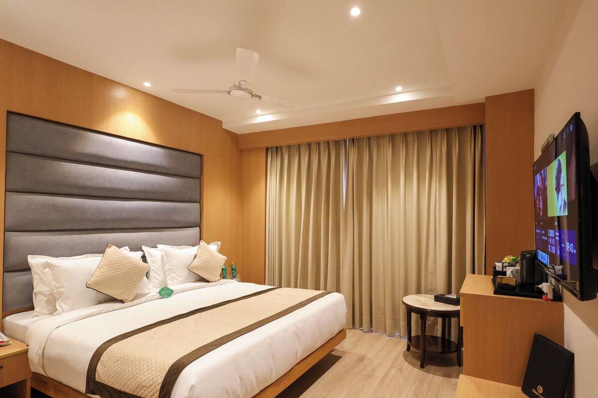 Executive Room, Mountain View | Premium bedding, minibar, in-room safe, desk