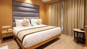 Executive Room, Mountain View | 1 bedroom, premium bedding, minibar, in-room safe