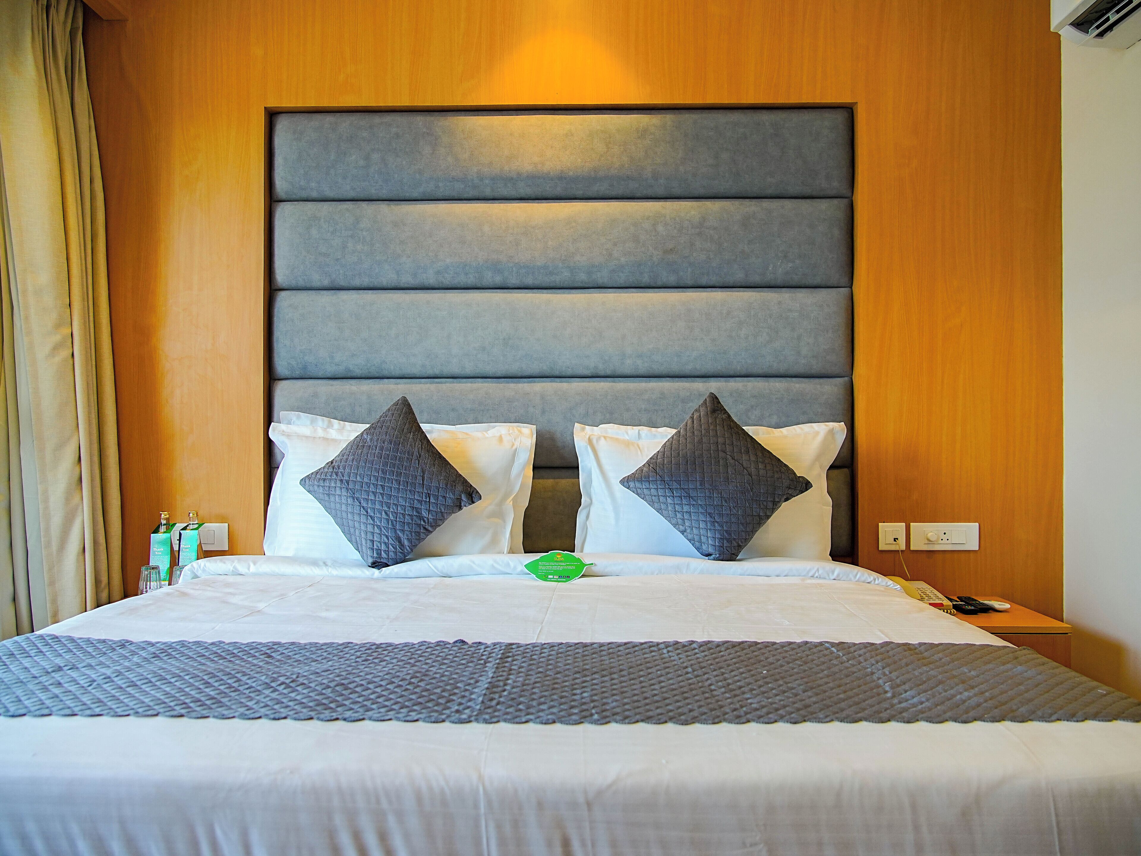 Rom – deluxe | Sengetøy av topp kvalitet, minibar, safe på rommet og skrivebord