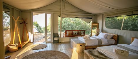 Habitación Deluxe con 1 cama matrimonial o 2 individuales, lanai, vista al lago | Sábanas de algodón egipcio y ropa de cama de alta calidad