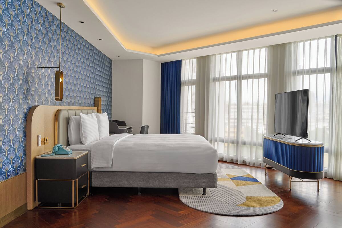 City Double Room | Minibar, in-room safe, desk, blackout drapes