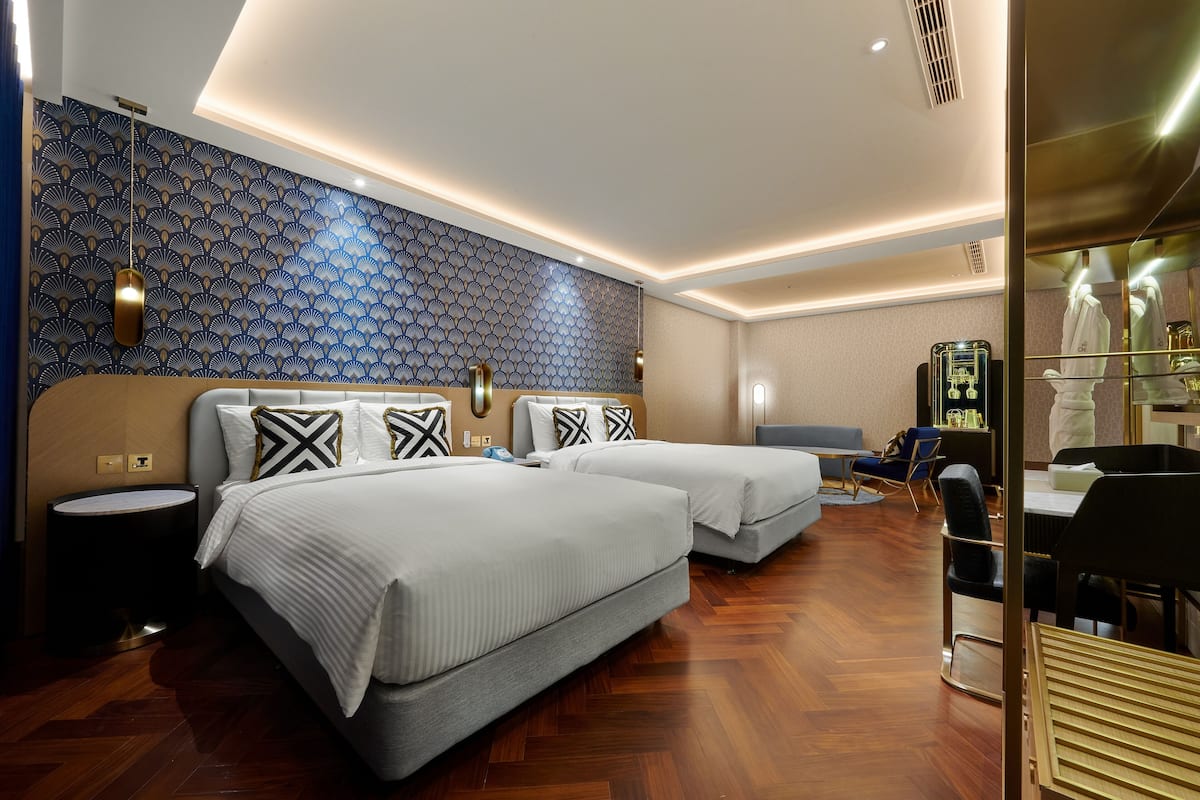 Deluxe Double or Twin Room | Minibar, in-room safe, desk, blackout drapes