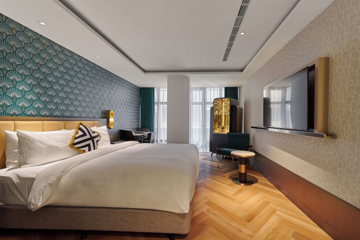 Minibar, két bảo mật tại phòng, bàn, màn/rèm cản sáng