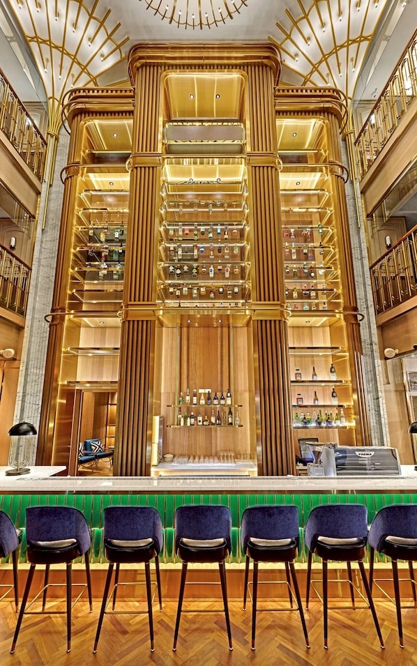 Lobby lounge