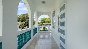 Property grounds - El Rinconcito 3 bdr house a 5 min from the beach (Calvache)