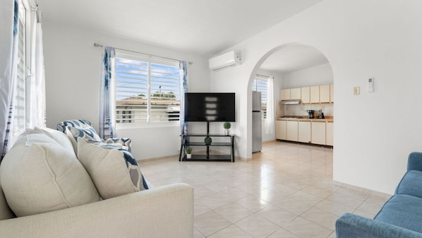 Smart TV - El Rinconcito 3 bdr house a 5 min from the beach (Calvache)