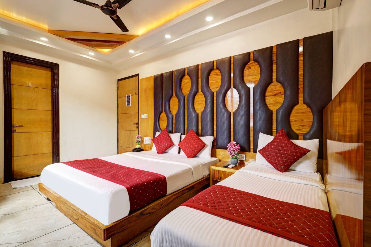 Deluxe Triple Room | Egyptian cotton sheets, premium bedding, desk, free WiFi