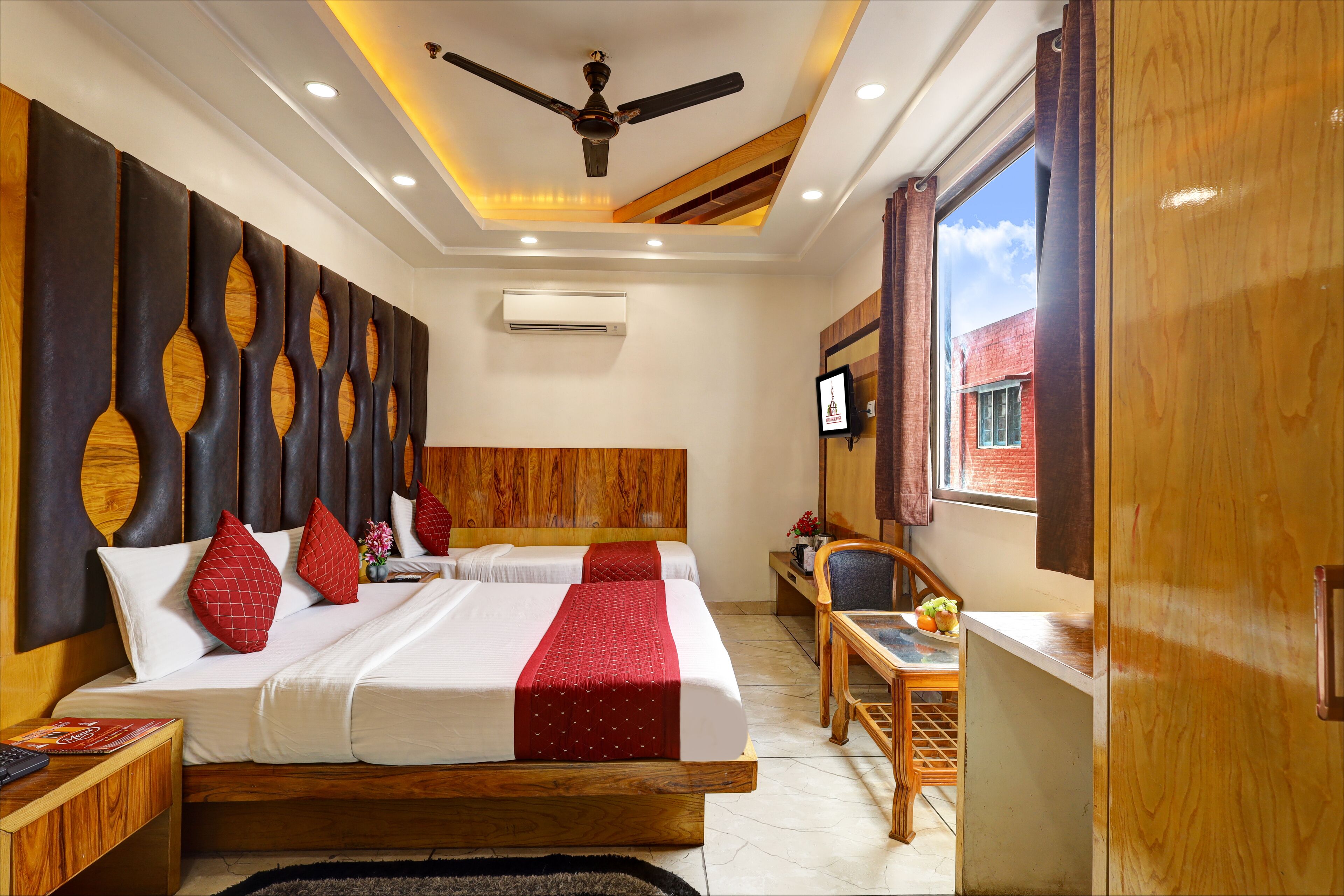 Deluxe Triple Room | Egyptian cotton sheets, premium bedding, desk, free WiFi