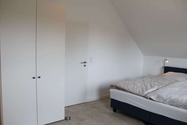 2 habitaciones, tabla de planchar con plancha y internet