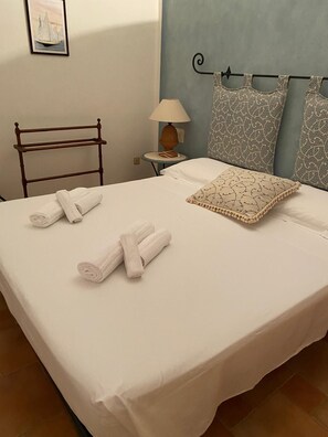 3 chambres, fer et planche à repasser, draps fournis