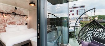 เลสกาล รอแยล ลีล อาดัม พอร์ต อัวส์