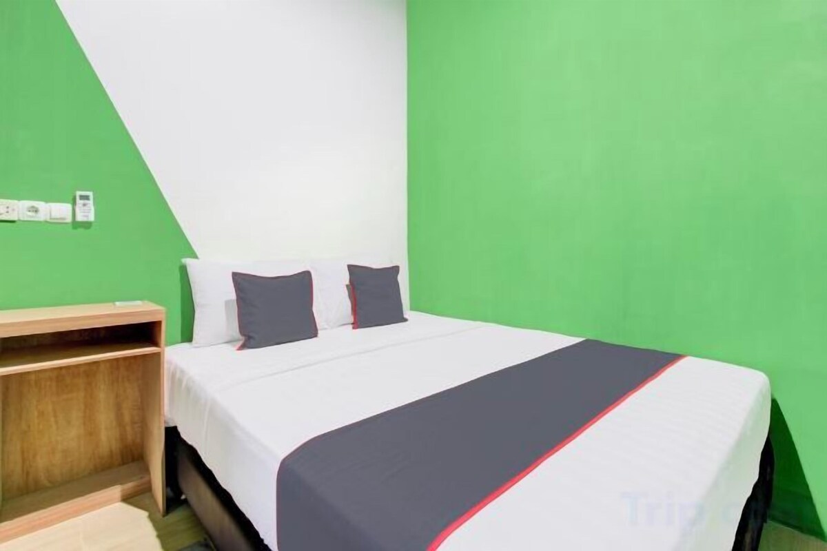 WiFi (free), bed sheets