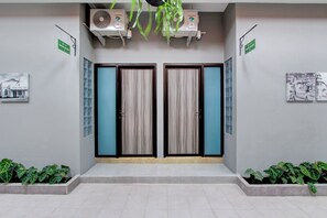 Lobby - Hotel O Yogyakarta near Jalan Malioboro formerly Malio Inn (Yogyakarta)