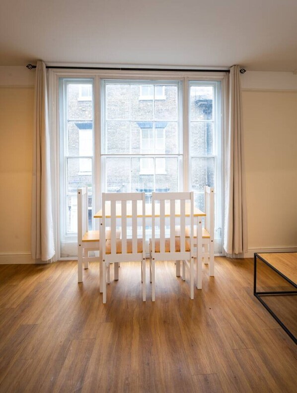 Interior - Central Ipswich Stay for 4 – Budget-Friendly & Convenient (Ipswich)