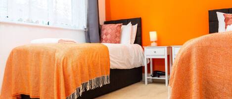 1 habitación, escritorio, tabla de planchar con plancha y wifi gratis